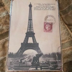 Paris plate of the Eiffel Tower